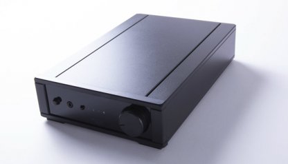 Ampli Stéréo REGA IO amplificateur intégré avec entrée phono classe AB taille compacte petite puissance melomane audiophile