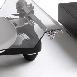 Platine Vinyle REGA PLANAR10 tourne disque haut de gamme regulation electronique chassis anti resonance leger bras rb3000 ultra-léger courroie speciale