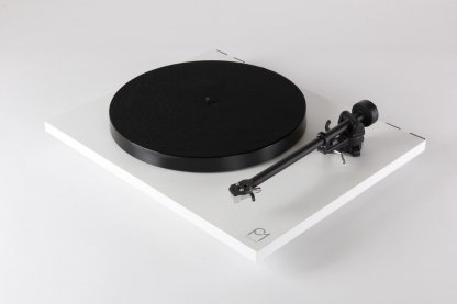 Platine Vinyle REGA PLANAR 1 tourne disque bras alu rb110 plug and play noir blanc mat satin cellule carbon cover plexi courroie 33T 45trs