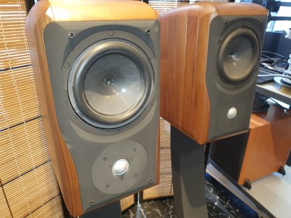 Paire Enceintes CHARIO SONNET haut-parleur d'occasion seconde main premier propriétaire finition en bois sur pied